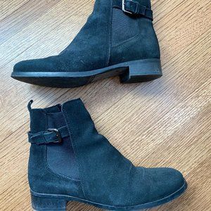 La Canadienne waterproof black suede booties size 8